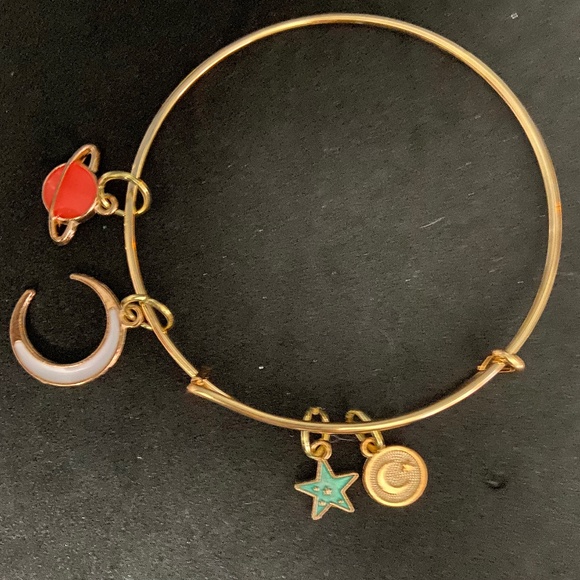 Jewelry - Bracelet - moon & Star - womens.New!!!!